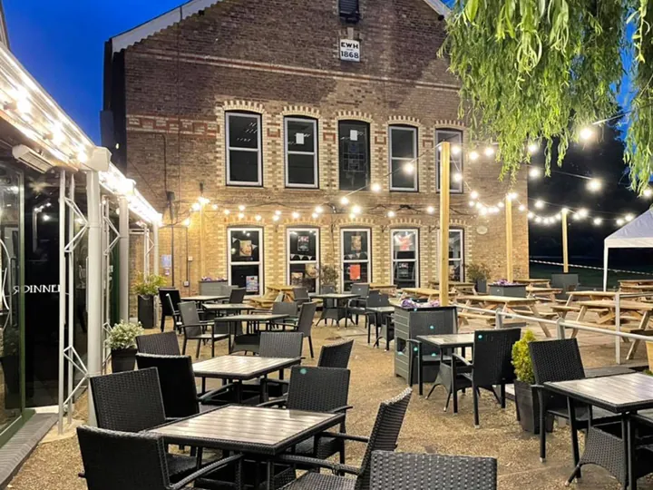Riverside Bar and Kitchen